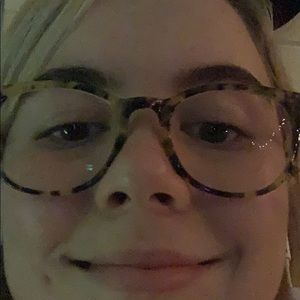 Meet your Posher, Chloe